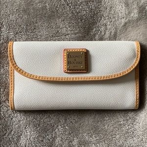 Dooney & Bourke wallet